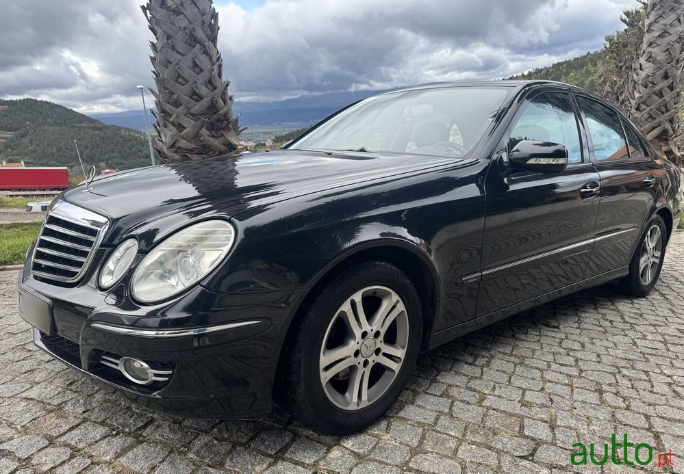 2007' Mercedes-Benz Classe E photo #1