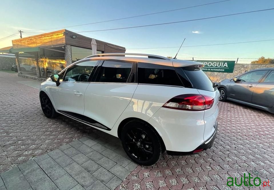 2019' Renault Clio Sport Tourer photo #3