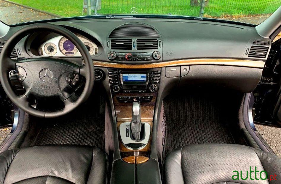 2005' Mercedes-Benz E-270 photo #3