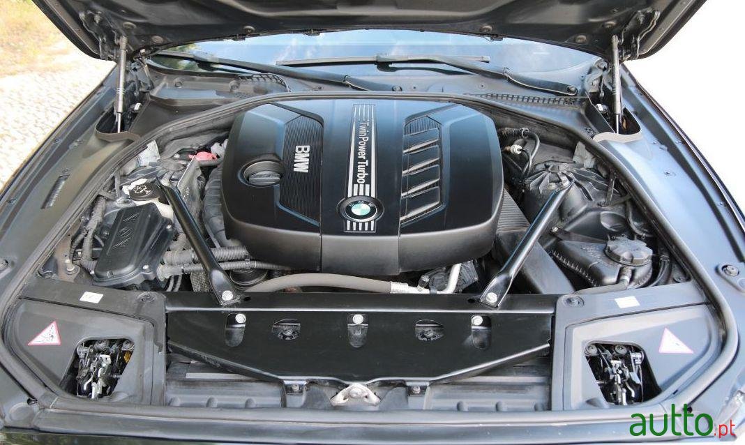 2012' BMW 520 D Touring photo #1