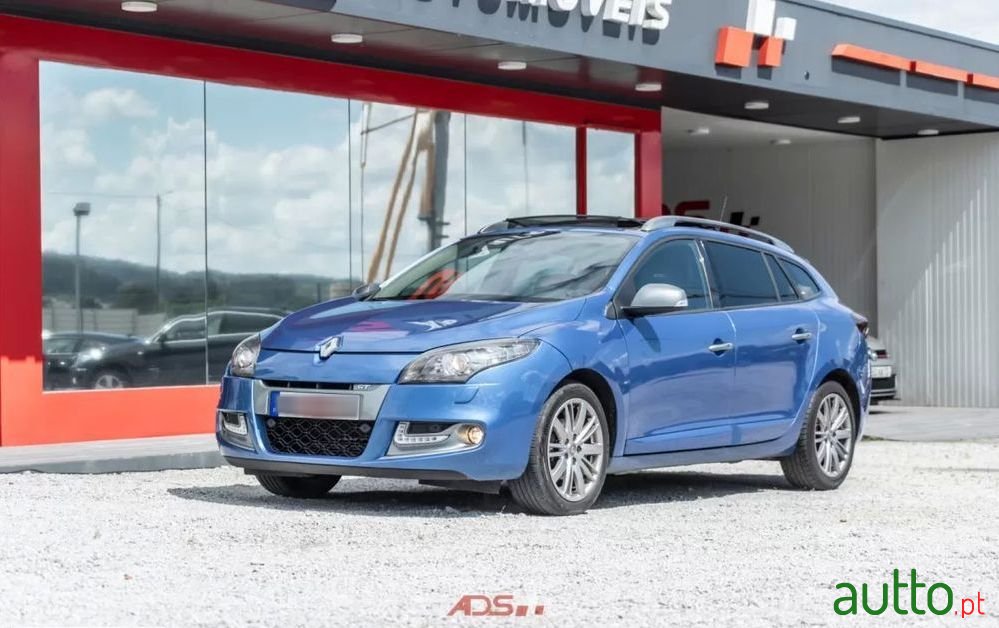 2012' Renault Megane photo #1