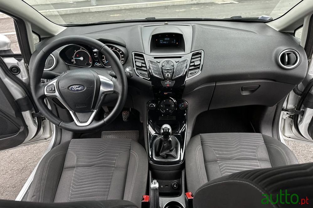 2015' Ford Fiesta photo #5