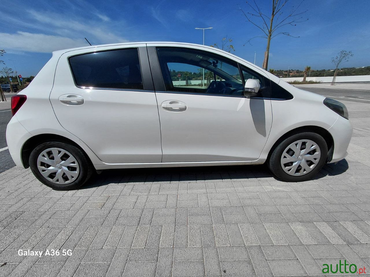 2015' Toyota Yaris photo #1