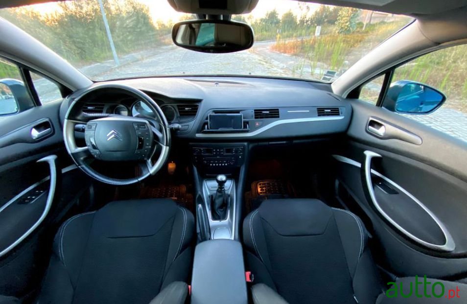 2008' Citroen C5 photo #2