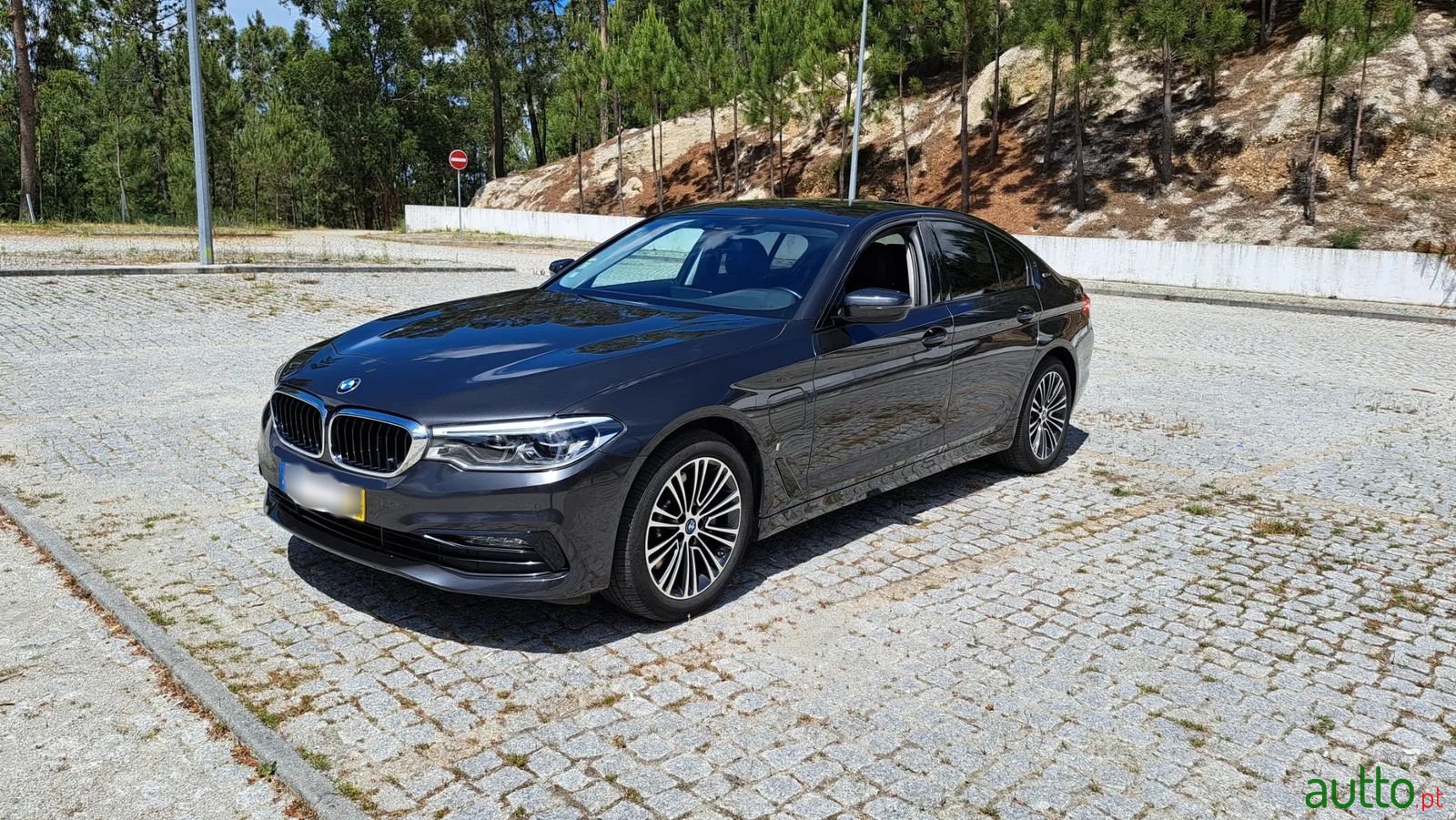 2019' BMW 530 photo #1