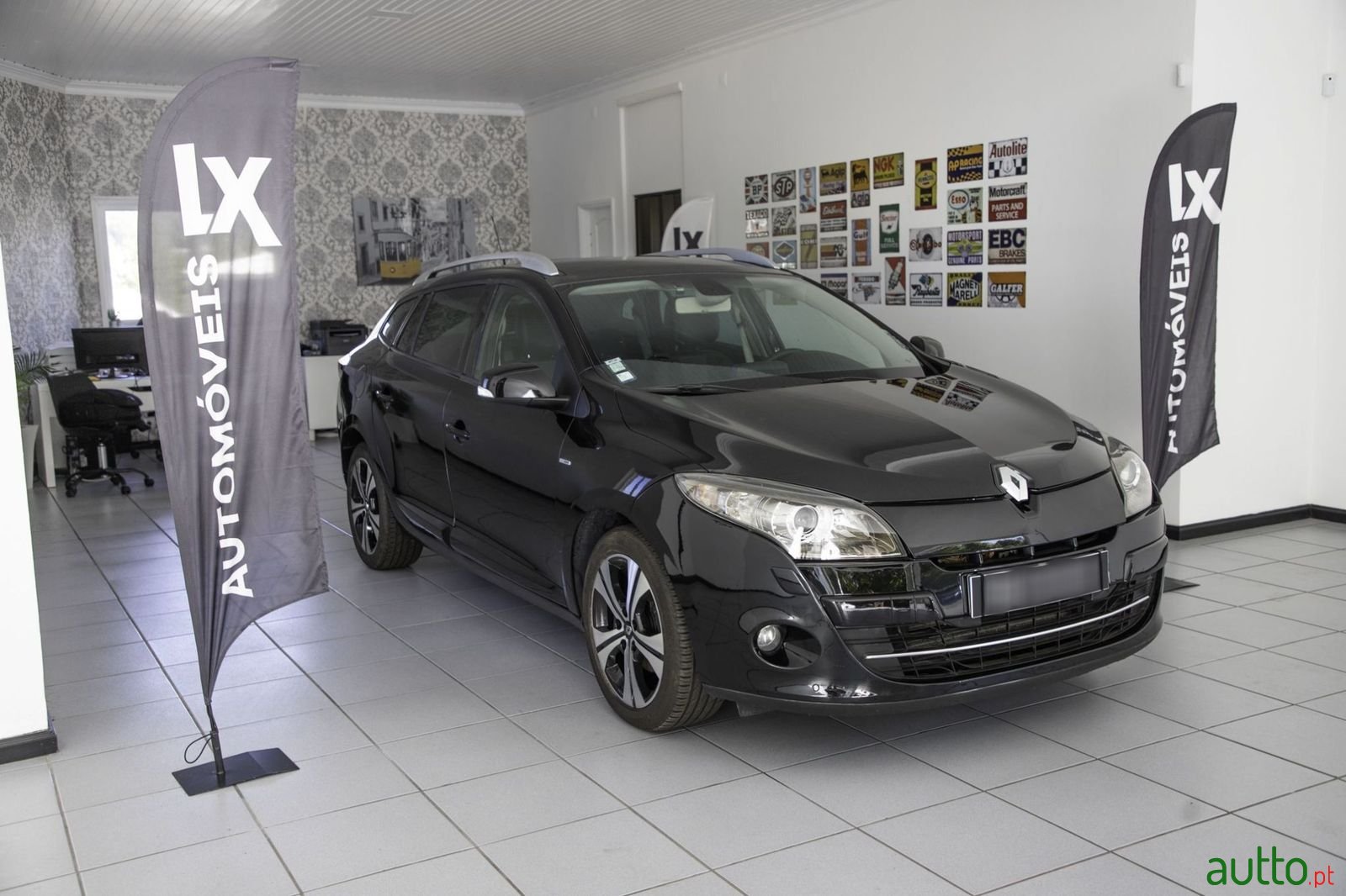 2012' Renault Megane photo #2