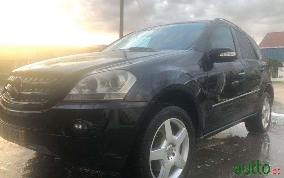 2006' Mercedes-Benz Ml-500 4 Matic photo #3