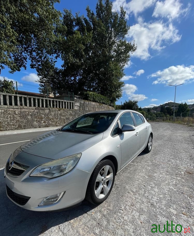 2010' Opel Astra 1.3 Cdti Cosmo photo #3