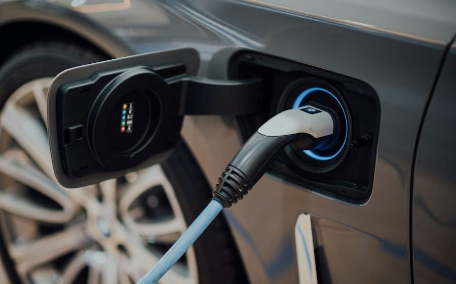 Já são 65% os portugueses que ponderam comprar um carro elétrico