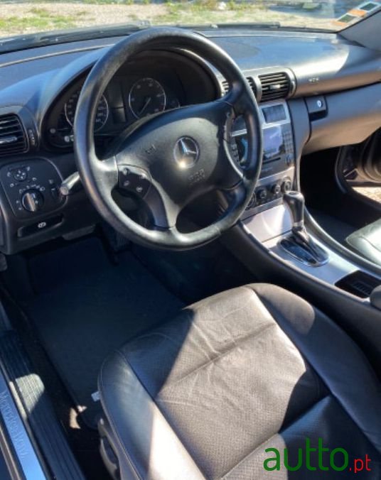 2006' Mercedes-Benz C-220 photo #5
