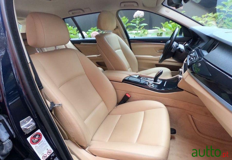 2013' BMW 520 photo #1