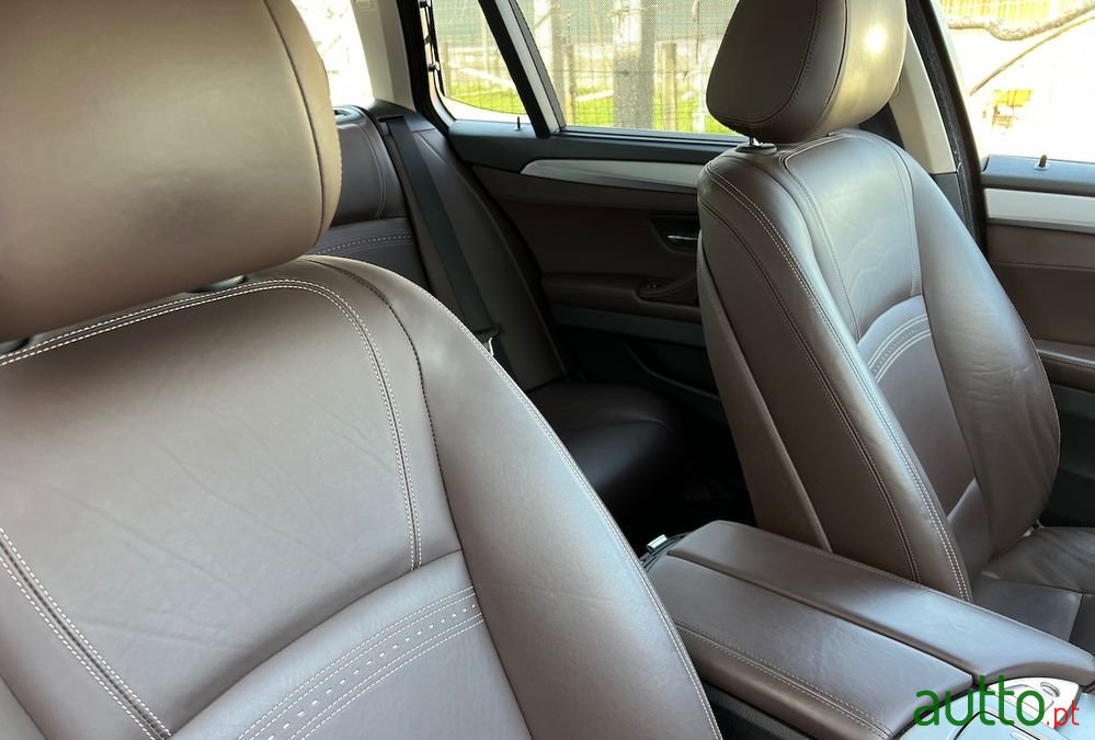 2016' BMW 520 Gran Turismo photo #2