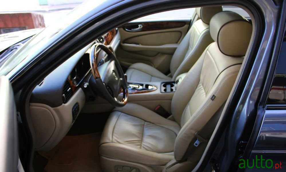 2007' Jaguar XJ photo #6