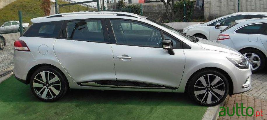 2017' Renault Clio Sport Tourer photo #3