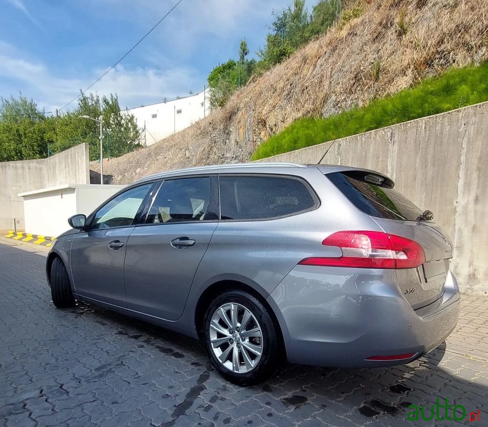 2018' Peugeot 308 Sw photo #2