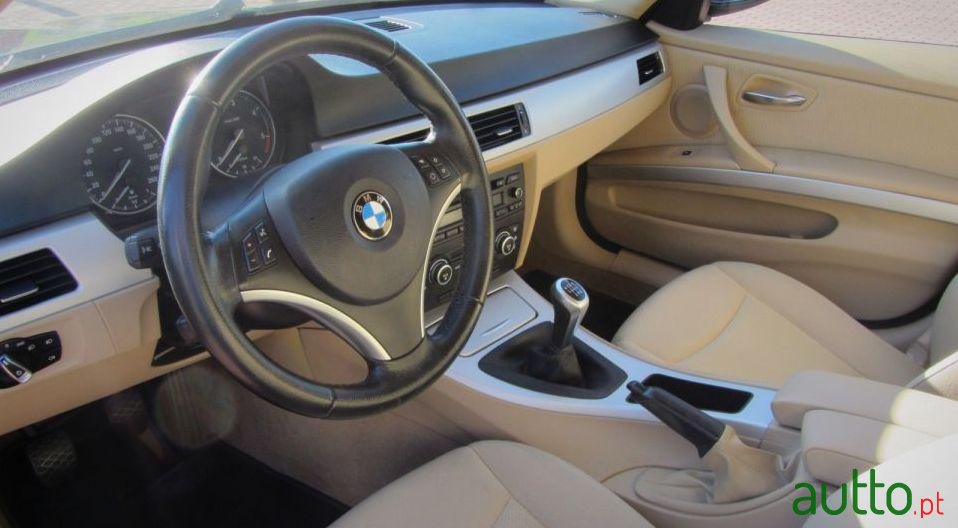 2008' BMW 320 D Touring photo #1