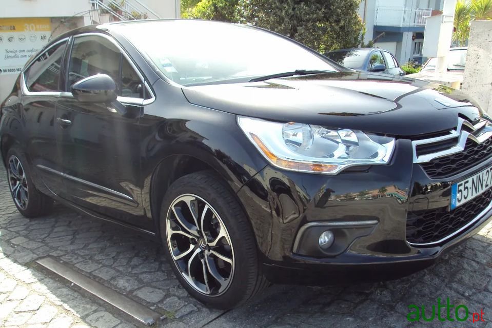 2013' Citroen DS4 photo #2
