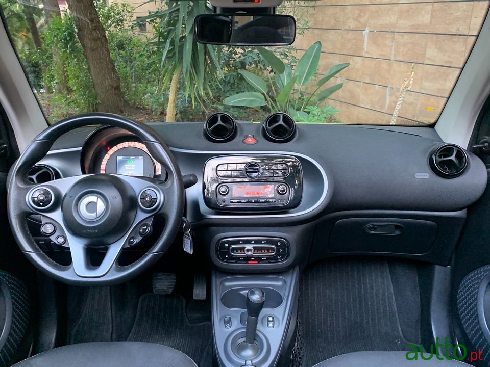 2017' Smart Fortwo photo #2
