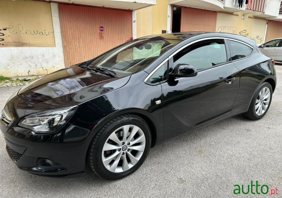 2012' Opel Astra Gtc photo #4