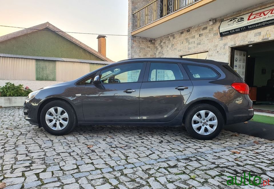 2014' Opel Astra Sports Tourer photo #4