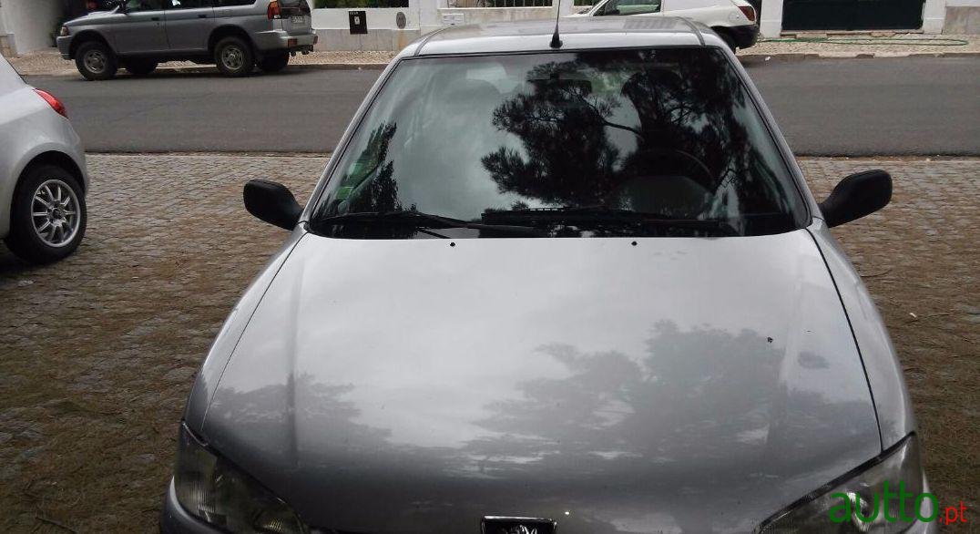 2000' Peugeot 106 Green photo #2