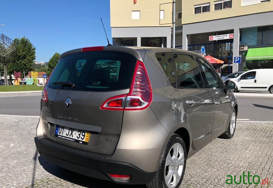2010' Renault Scenic photo #4