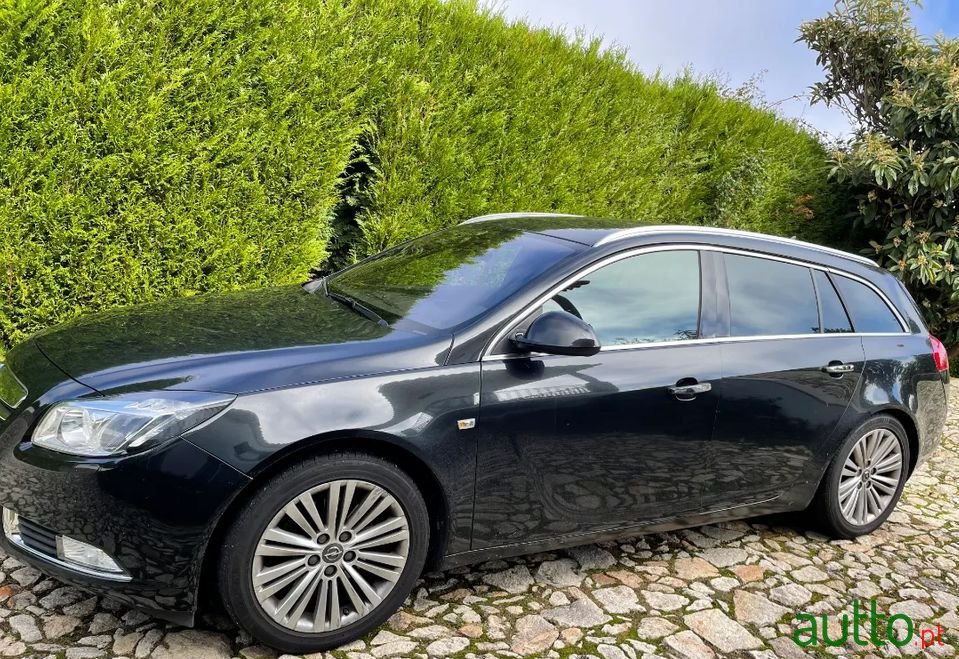 2012' Opel Insignia Sports Tourer photo #1