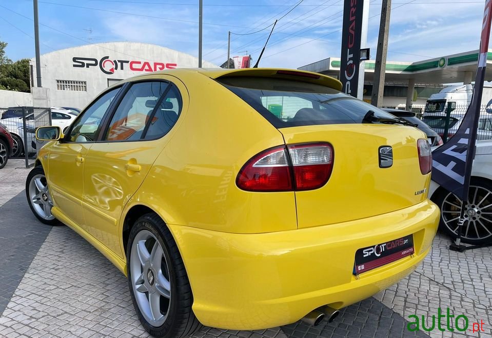 2002' SEAT Leon photo #2