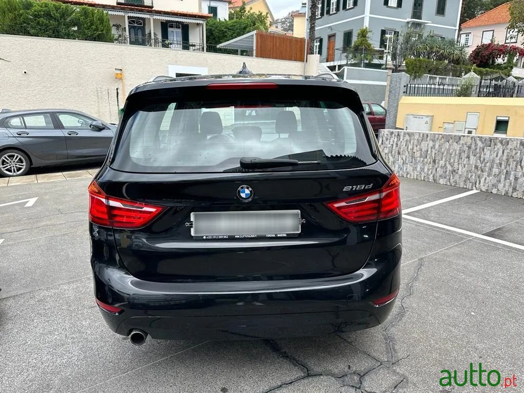 2017' BMW 218 Gran Tourer photo #4