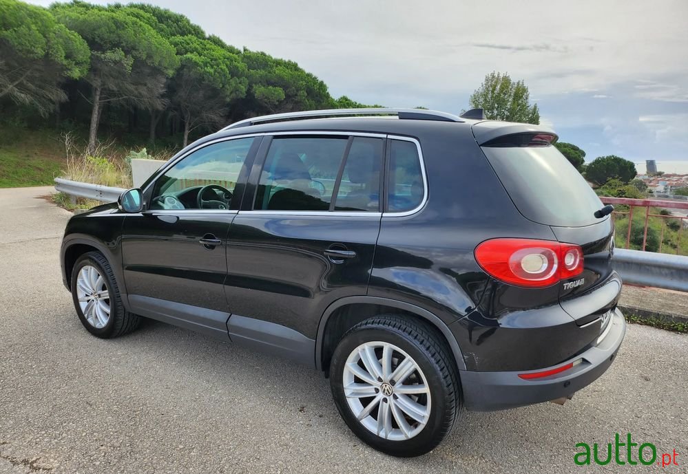 2012' Volkswagen Tiguan photo #5