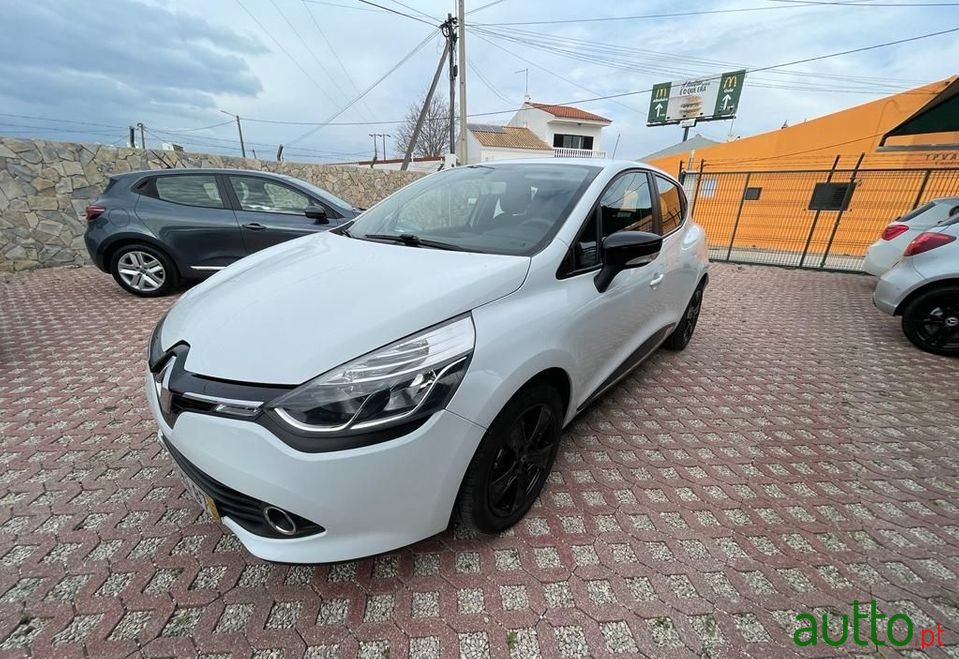 2014' Renault Clio photo #1