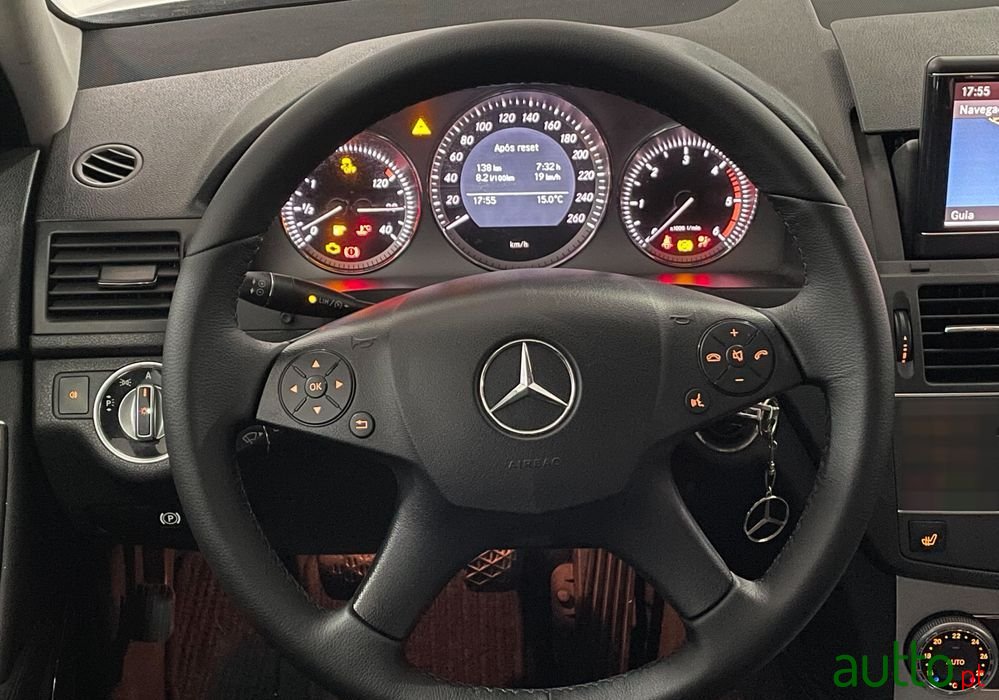 2010' Mercedes-Benz E 220 photo #5