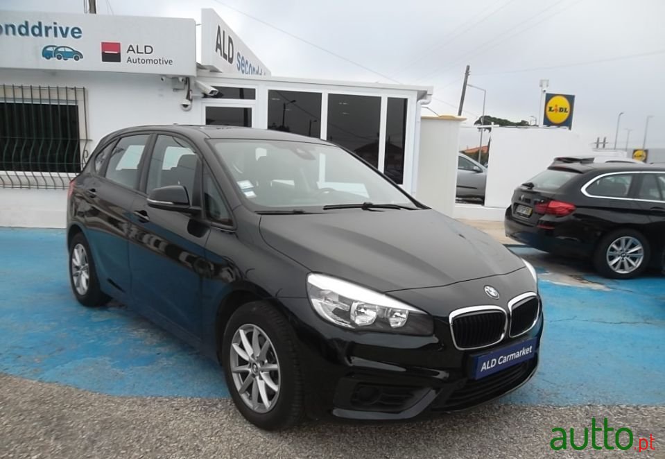 2017' BMW 216 Active Tourer photo #1