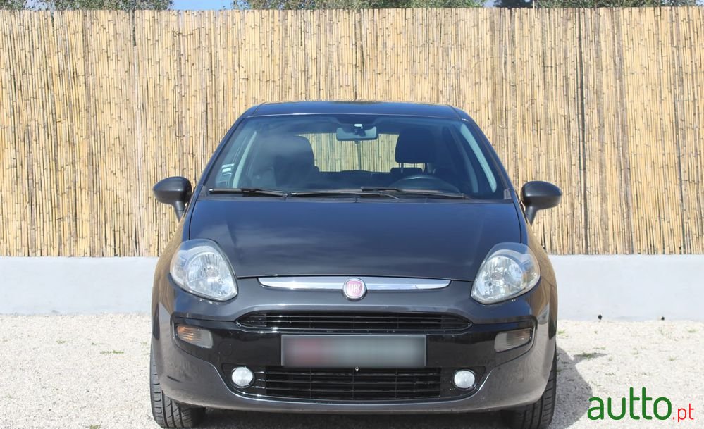 2011' Fiat Punto Evo photo #2