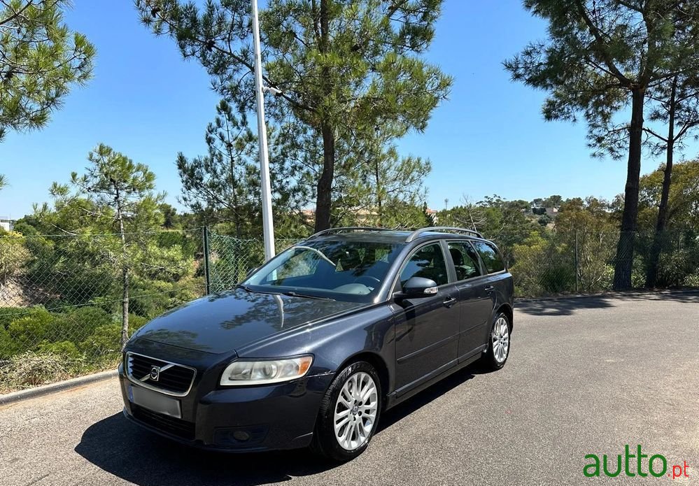 2010' Volvo V50 photo #2