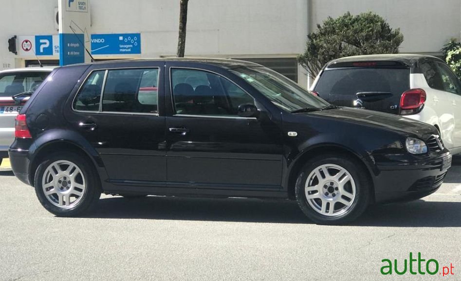 2001' Volkswagen Golf photo #4