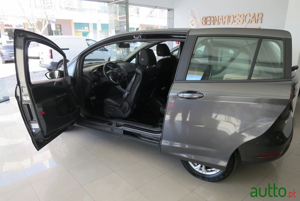2015' Ford B-MAX photo #6