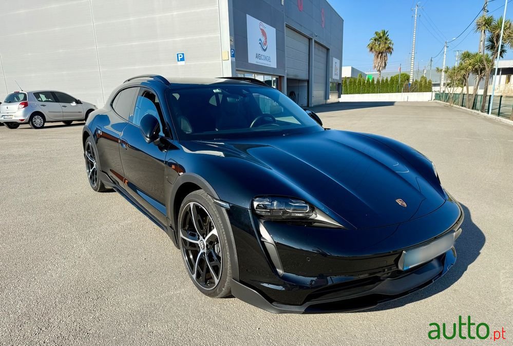 2023' Porsche Taycan Cross Turismo photo #5