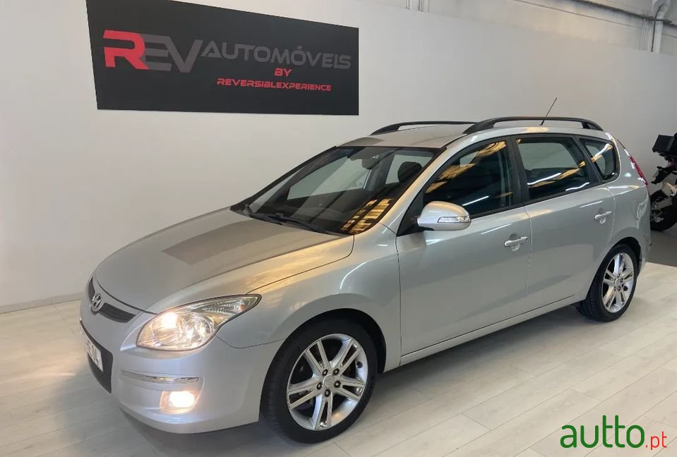 2009' Hyundai i30 Cw photo #2