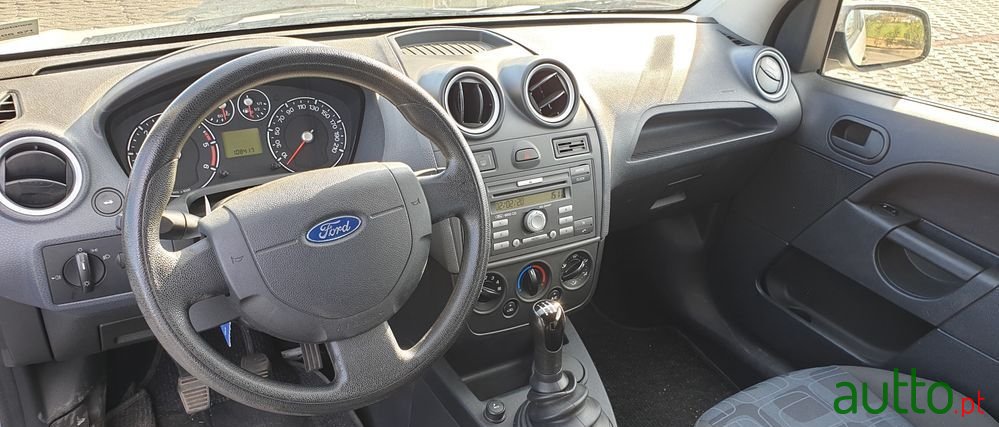 2006' Ford Fiesta photo #3