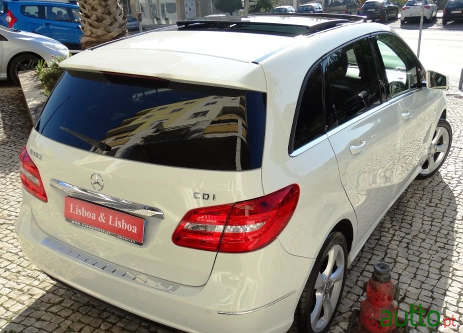 2013' Mercedes-Benz B-180 photo #3