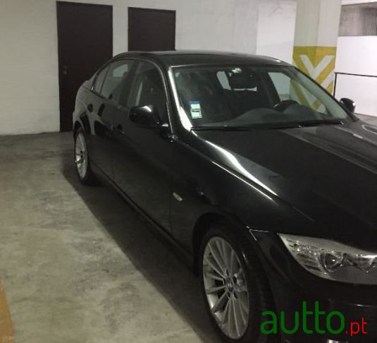 2011' BMW 318 Ver-D-Navigation photo #2