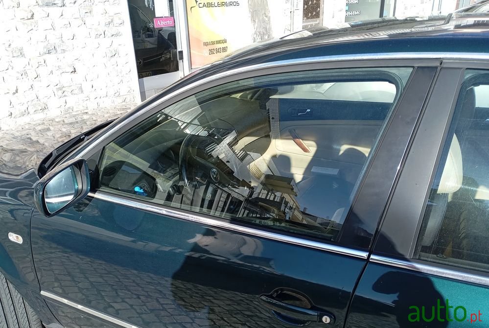 2001' Volkswagen Passat photo #3