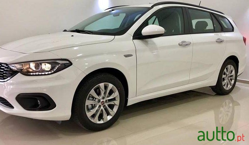 2019' Fiat Tipo Station Wagon photo #2