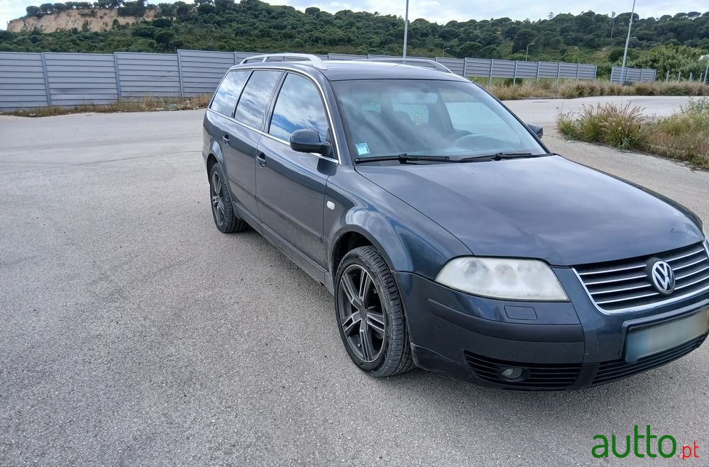 2003' Volkswagen Passat Variant photo #3