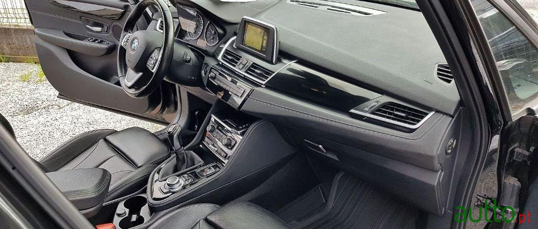 2015' BMW 216 Active Tourer photo #2