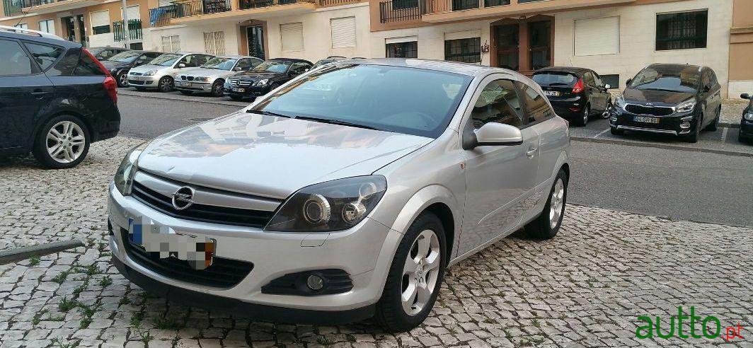2005' Opel Astra Gtc photo #2
