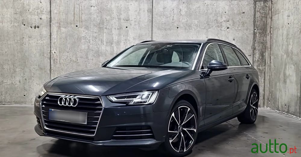 2019' Audi A4 Avant photo #2