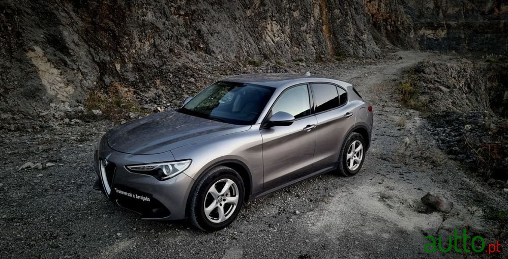 2018' Alfa Romeo Stelvio photo #3