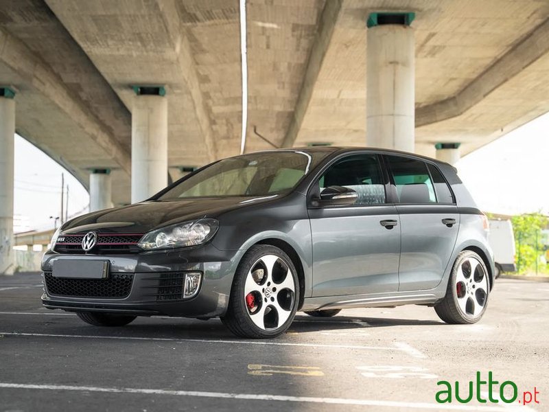 2011' Volkswagen Golf photo #2